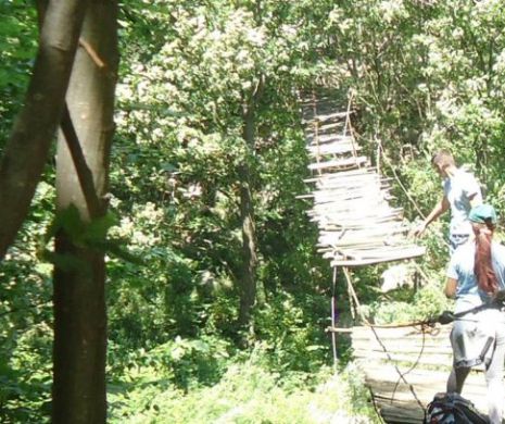 Capcane fatale lăsate de Romsilva pe unul din cele mai căutate trasee turistic e din Banat, Cheile Nerei I GALERIE FOTO