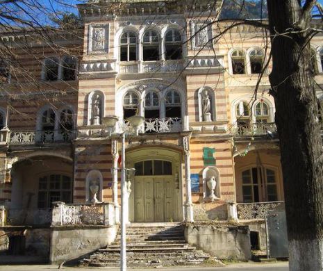 Cât costă un hotel bântuit de fantome, vândut de ANAF