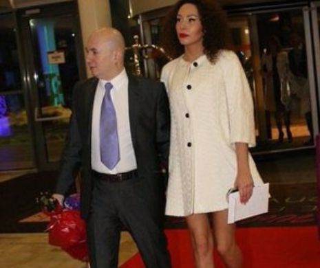 Despărțire cu scântei. ”Unchiul Fester” a schimbat yalele, a mutat lucrurile și a pus pa la soacră, logodnică și copil