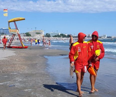 Pericol de înec pe litoral. Salvamarii interzic scăldatul în mare