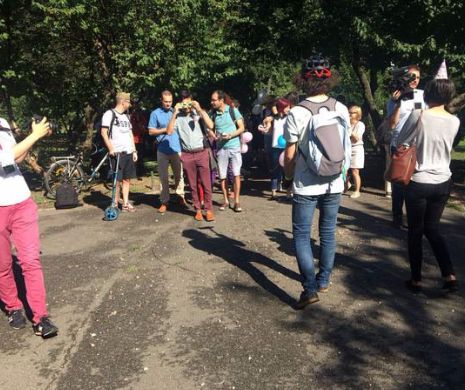 PROTEST în faţa PRIMĂRIEI. Oamenii sunt NEMULŢUMIŢI de activitatea instituţiei