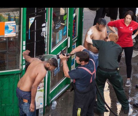 Tineri atacaţi cu ACID în Londra! Martorii spun că cei doi simţeau că le ARDE faţa!