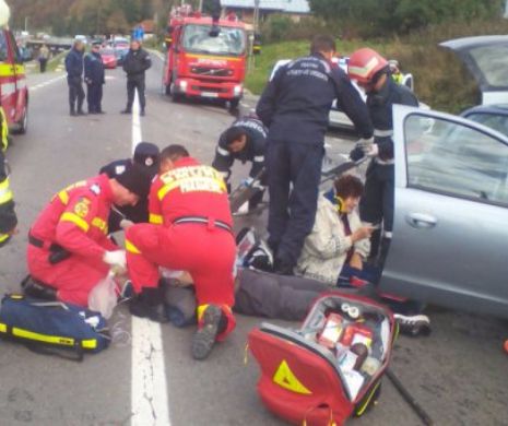 Trafic BLOCAT la CĂLIMĂNEȘTI. Un MORT și trei răniți