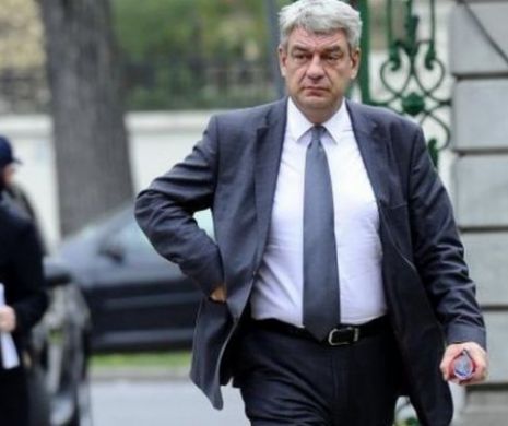 Tudose explică de ce a mers în vizită la Chișinău! Cum l-au surprins paparazii în avion - FOTO