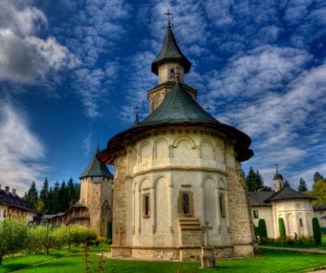 Călugării ar putea face PUȘCĂRIE! Procurorii au deschis un dosar in rem, după moartea seminaristului de la Mănăstirea Putna