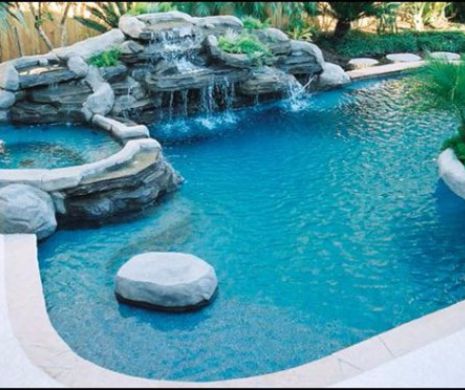 Caz INCREDIBIL în România. O comună are atât de multe PISCINE încât a rămas fără APĂ