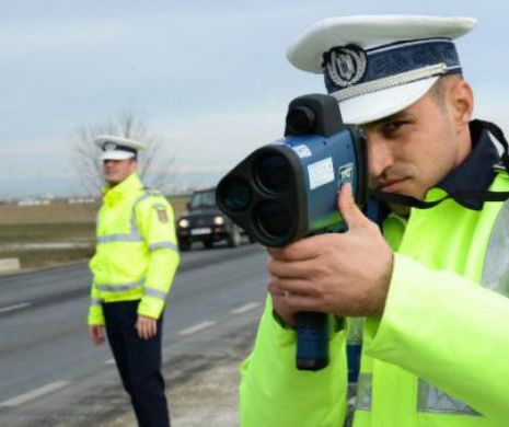 CRAIOVA. Tânăr cu permisul suspendat oprit cu pistolul de polițiști