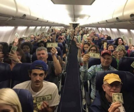 Gest emoţionant într-un avion. Lumea a început să plângă