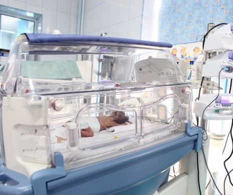 Inconștiență mortală! Tot mai multe femei vor să nască acasă, ca pe vremea străbunicii