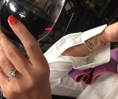 O celebră mondenă îşi pune pirostriile! Blonda tocmai ce a făcut anunţul pe Internet!