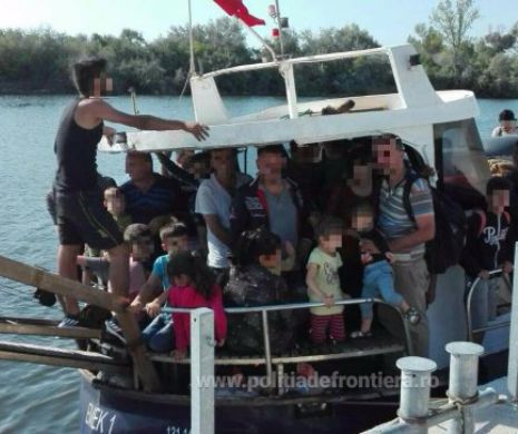 O navă cu migranţi a fost adusă pe un mal din MANGALIA
