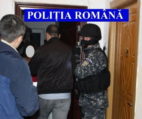 PERCHEZIȚII în 12 județe. Polițiștii au descoperit  o „FABRICĂ” de SPĂLAT BANI