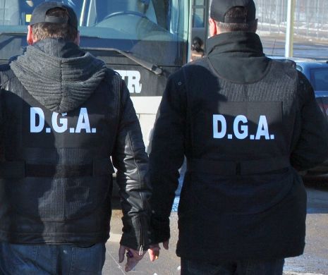 Polițist cu 19 fapte de MITĂ, trimis în JUDECATĂ