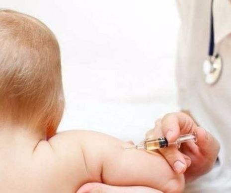 Situaţie fără PRECEDENT. Părinţii care REFUZĂ VACCINAREA copilului ar putea ajunge în faţa INSTANŢEI