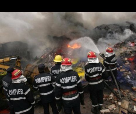 STARE DE URGENŢĂ la Vâlcea! INCENDIU DE PROPORŢII, 8 LOCALITĂŢI sunt în pericol