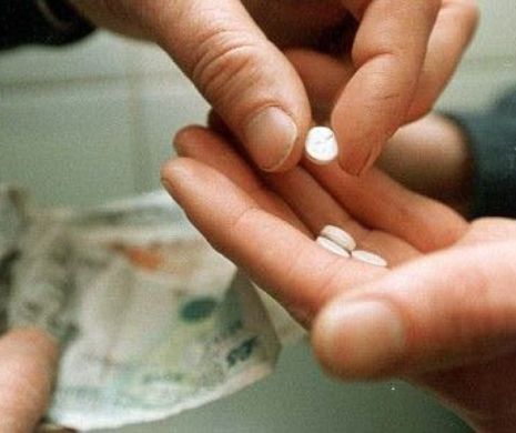 Traficanți de droguri prinși la Mamaia de polițiștii Antidrog
