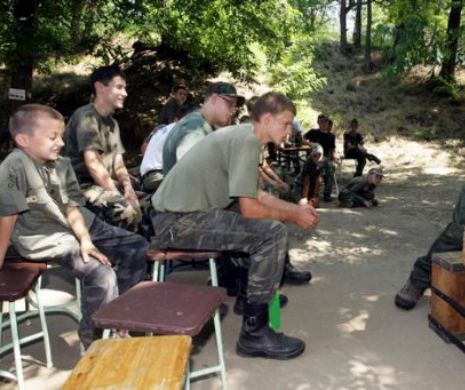 Ungaria trece la REMILITARIZARE! Poliția  încearcă să RECUTEZE cât mai mulți tineri