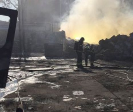 ALERTĂ, în urma unui INCENDIU DE PROPORȚII! Fumul toxic a AFECTAT 40.000 de oameni