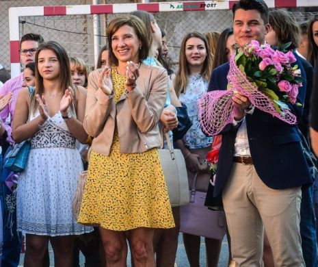Designer, DEZVĂLUIRI în premieră despre Prima Doamnă a României: Cât măroară în TALIE Carmen Iohannis
