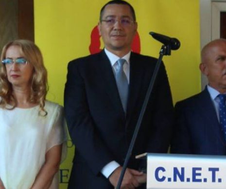 Directoarea care ȘI-A ARĂTAT PĂRȚILE INTIME la festivitatea de deschidere a anului școlar! Stătea chiar lângă Ponta - VIDEO