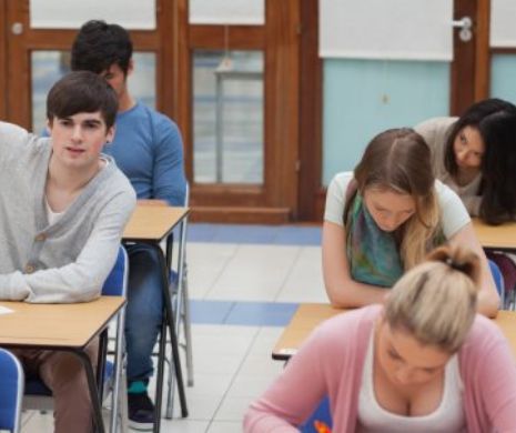 Elevă, DATĂ AFARĂ de la ore, pentru că purta o ROCHIE PREA SCURTĂ! Reacția tatălui este NEAȘTEPTATĂ