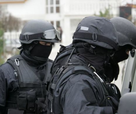 Grup infracțional DESTRUCTURAT cu MASCAȚII. Acțiuni AMPLE în mai multe JUDEȚE