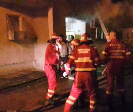 Incendiu de PROPORȚII la miezul noptii! Un intreg bloc, EVACUAT