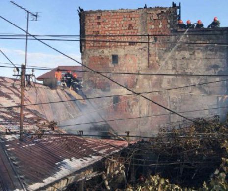 INCENDIU PUTERNIC în Capitală! Opt autospeciale intervin