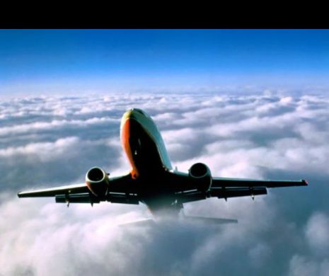 PANICĂ printre pasageri! Un avion plin cu români a intrat în PICAJ