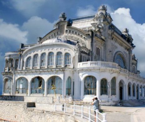 Scene ÎNGROZITOARE pe o stradă din CONSTANŢA. Un bărbat a bătut o FEMEIE şi un COPIL