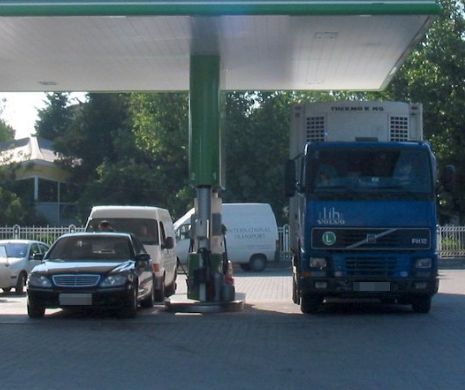 SCUMPIREA combustibililor. Transportatorii cer GUVERNULUIi să se ţină de cuvânt