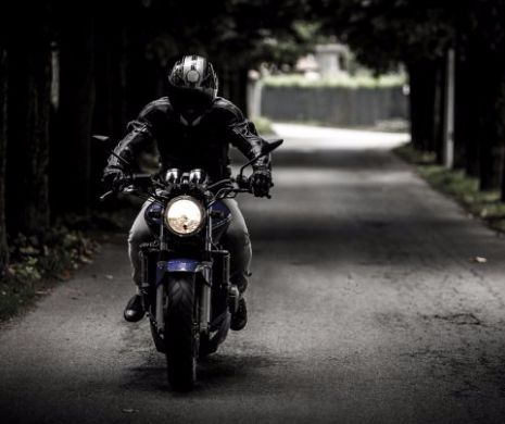 A fost găsit CEL MAI INVENTIV MOTOCICLIST! Ce OBIECT i-au găsit POLIȚIȘTII în PANTALONI