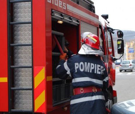 ACCIDENT grav în Piteşti. O maşină de POMPIERI s-a răsturnat în timpul unei MISIUNI