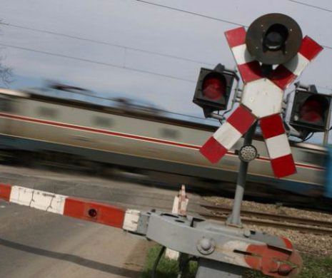 Accident HORROR între un TREN și un MICROBUZ! Număr IMENS de morți