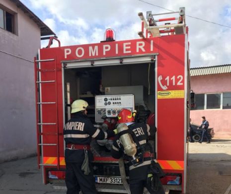 Incendiu PUTERNIC în Vaslui. O fabrică de vopseluri ARDE