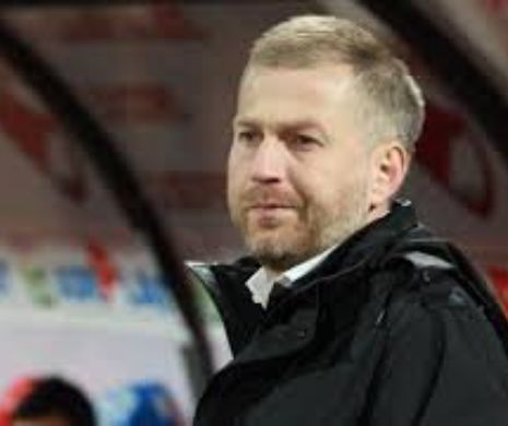 Mari PROBLEME la un meci din Liga I. Nocturna A CLACAT de două ori, arbitrul a încălcat GRAV REGULAMENTUL
