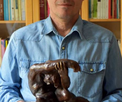Mircea Cărtărescu la un pas să NU treacă de VAMĂ. Aflaţi CAUZA