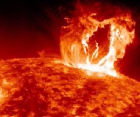 NASA, CUPRINSĂ de FEBRA și SPIRITUL HALLOWEEN! Imaginea care te ÎNGROZEȘTE. Fața înfricoțătoare a SOARELUI, fotografiată. -Imagini în text!