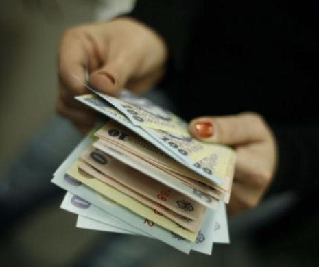 SCUMPIRI în LANȚ: Toți ROMÂNII vor scoate din buzunare MAI MULȚI BANI