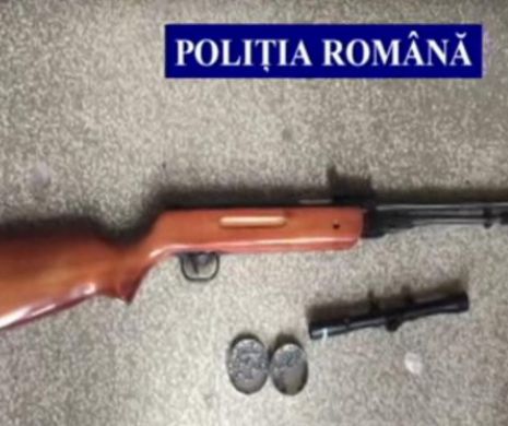 ȘOCANT! Și-a amenințat mama cu PUȘCA și a tras cu ARMA ÎN CASĂ