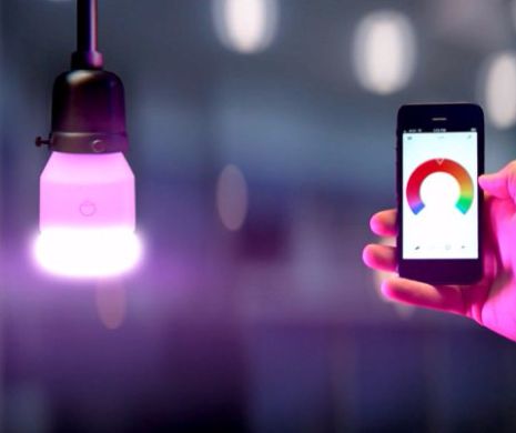 Acest bec costă 425 de lei! Iluminare inteligentă prin aplicația telefonului