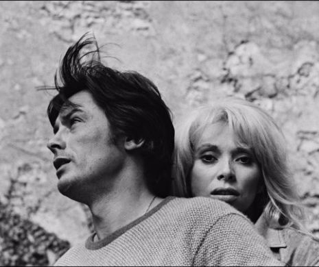 Bomba MONDENĂ a ANULUI! Alain Delon are o NOUĂ IUBITĂ. În brațele căreie femei a „PICAT” celebrul actor - FOTO