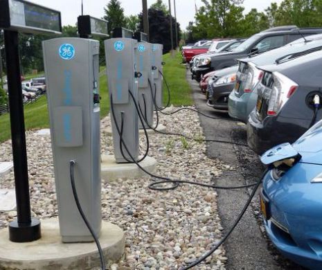 Bombă pe piața autovehiculelor electrice. Câți kilometri poți face cu noile baterii