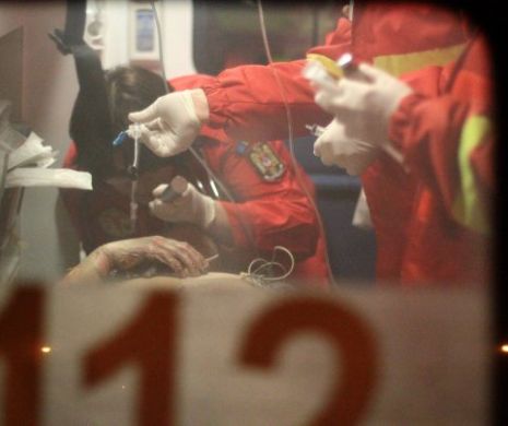EXPLOZIE la Piatra Neamț. Imobilul a fost EVACUAT, zeci de persoane în stradă