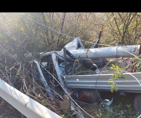 Minune pe DN7. O autoutilitară s-a făcut praf, dar nimeni nu a fost rănit I FOTO
