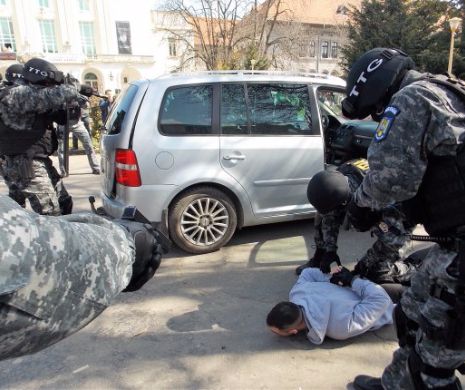 POLIȚIA CRIMINALĂ în ALERTĂ. Acțiuni pentru depistarea persoanelor urmărite sau dispărute. Zeci de minori adunați de pe străzi