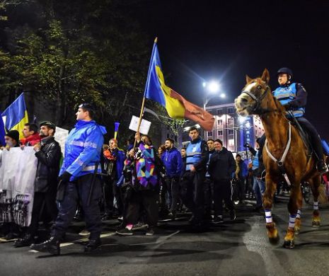 Protestarii #Rezist au mărșăluit fără autorizație legală flancați de Jandarmerie