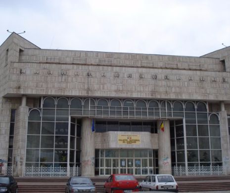 Sport  în miros de prăjeli și fum de țigară