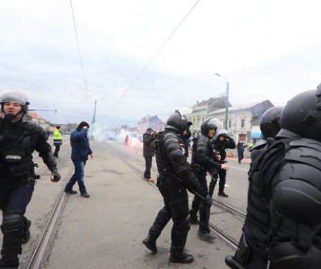 VIOLENȚĂ în timpul unei meci din primul eșalon! FANII și-au IEȘIT din MINȚI