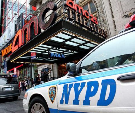 ALERTĂ la New York! Un bărbat a intrat cu MAȘINA într-un grup de oameni!